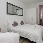 Διαμέρισμα 3 Bedroom Awesome In Μακάρσκα