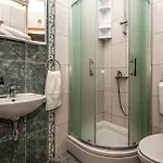 3 Bedroom Awesome In Διαμέρισμα Μακάρσκα