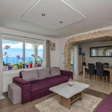 3 Bedroom Awesome In Appartement Gacko