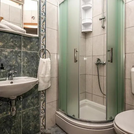 3 Bedroom Awesome In Daire Makarska