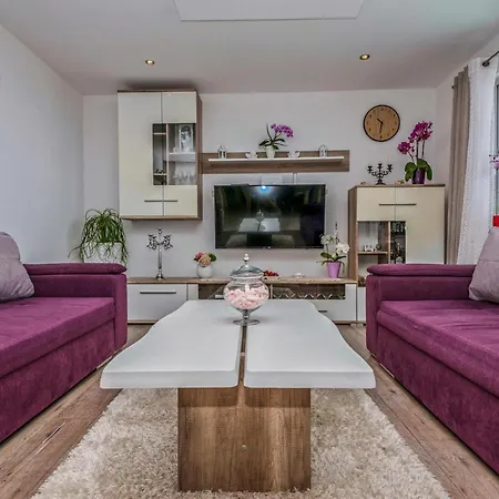 Апартаменты 3 Bedroom Awesome In Gacko