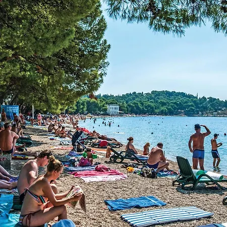 3 Bedroom Awesome In * Makarska