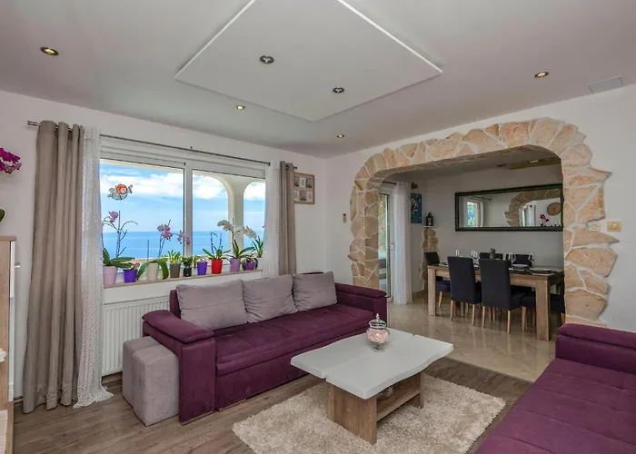 3 Bedroom Awesome In شقة ماكارسكا