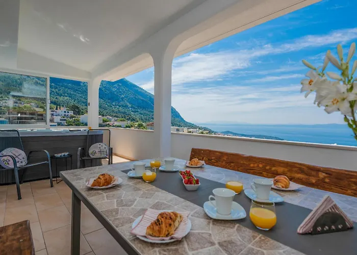 3 Bedroom Awesome In شقة *