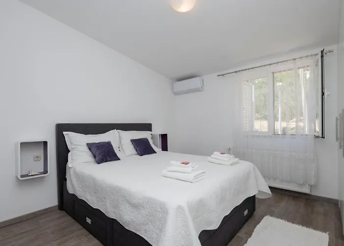 3 Bedroom Awesome In ماكارسكا