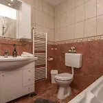 3 Bedroom Awesome In Lejlighed Makarska