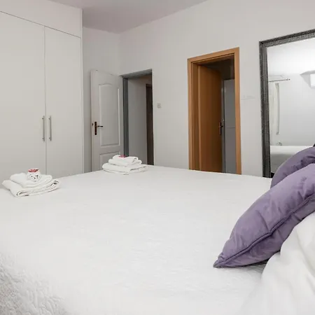 Lejlighed 3 Bedroom Awesome In Makarska