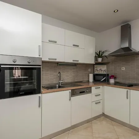 3 Bedroom Awesome In Daire *