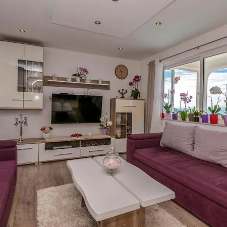 3 Bedroom Awesome In * Makarska